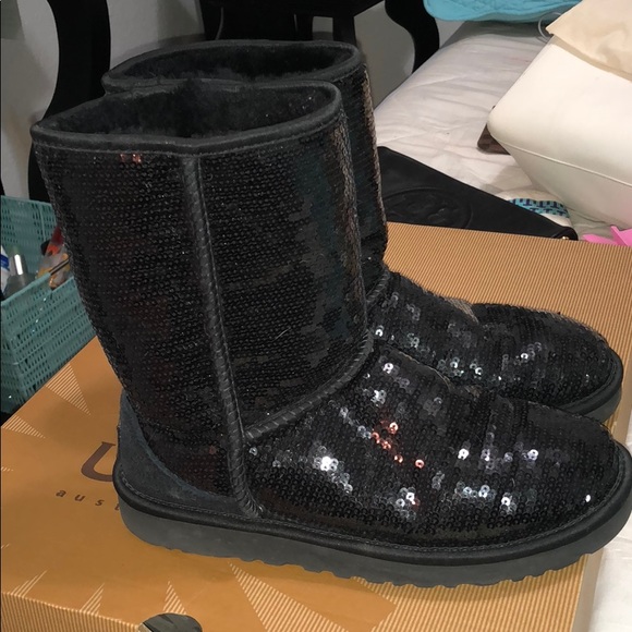 UGGS - Picture 3 of 3